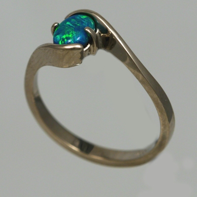 18k WHITE GOLD  Ring with BLACK OPAL Neon green continually moving